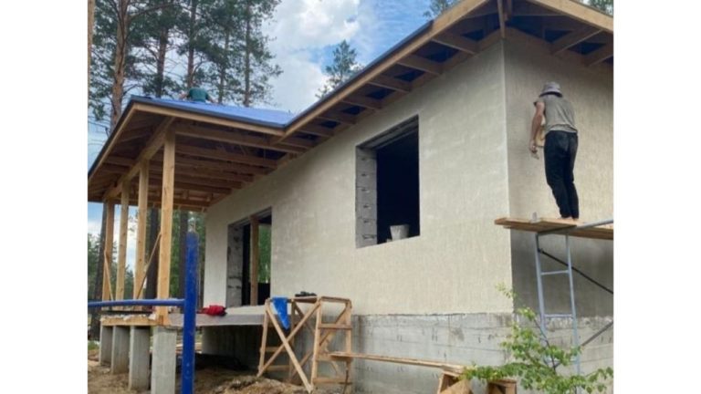 Процесс строительства жилого дома в Иркутском районе